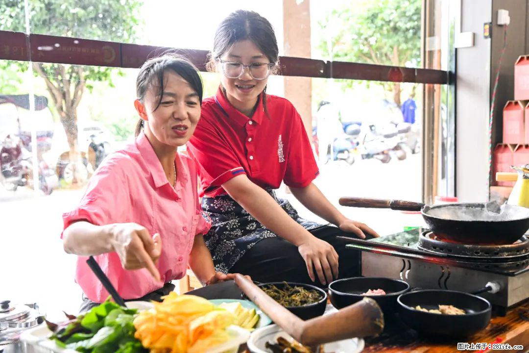 全网追的“扁担女孩”,找了一份暑假工,时薪12元 - 湘潭生活资讯 - 湘潭28生活网 xiangtan.28life.com